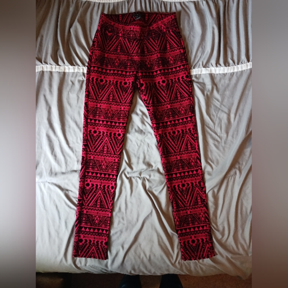 Ci Sono Size Medium Red and Black Velvet Aztec Print Leggings
